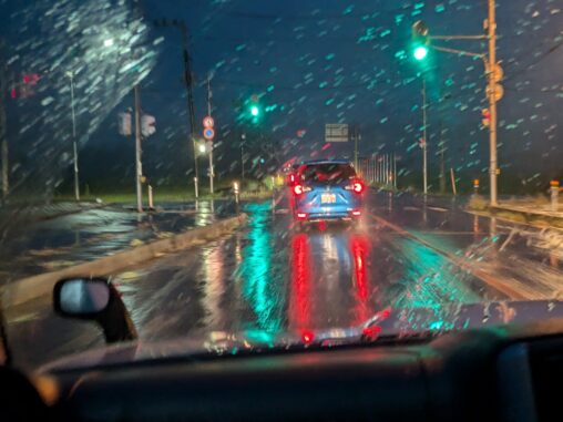 雨の中の新庄