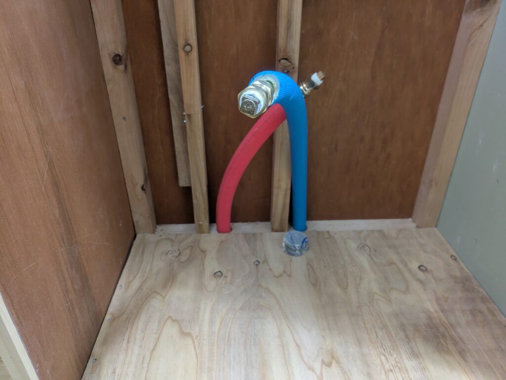 生えてきた配管